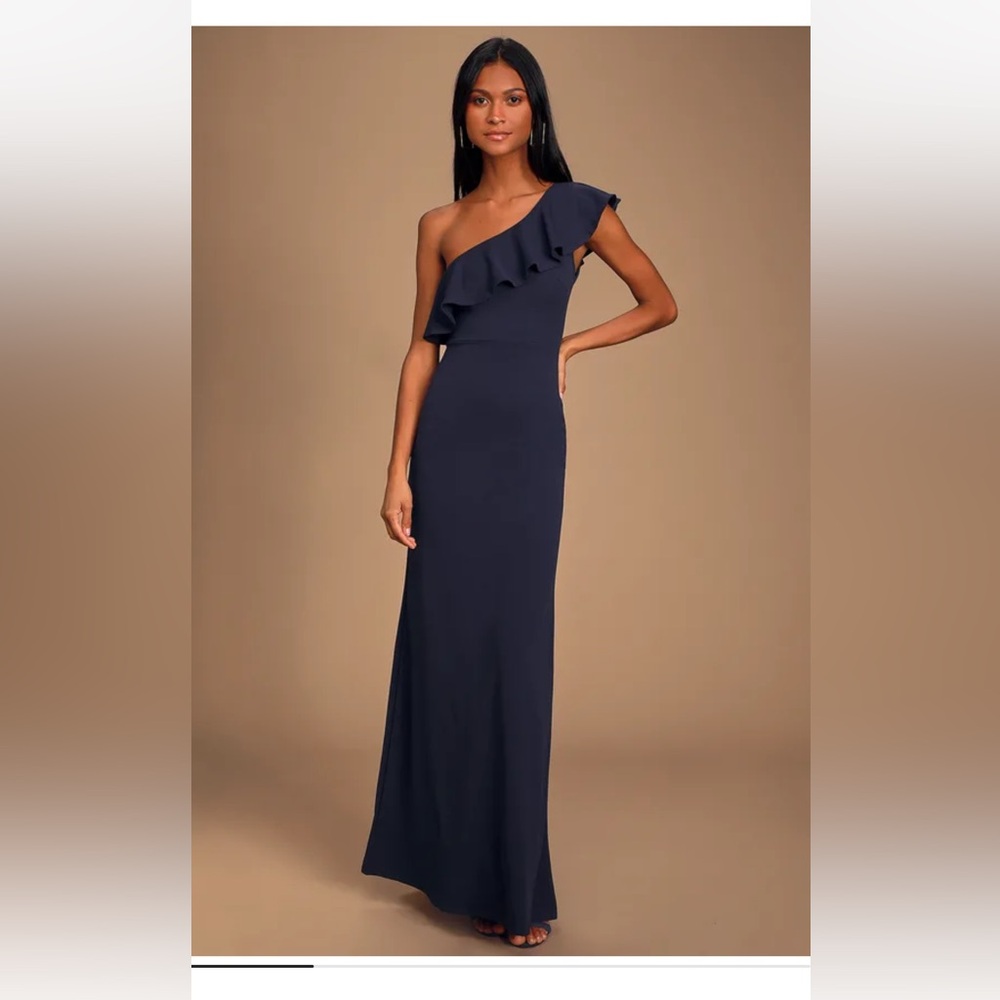 Lulu’s navy blue maxi dress